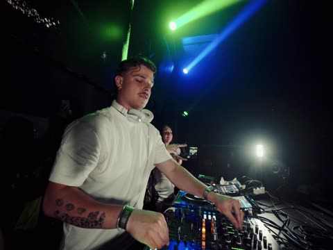 Dani BM — Mall Grab — Pool Party Music